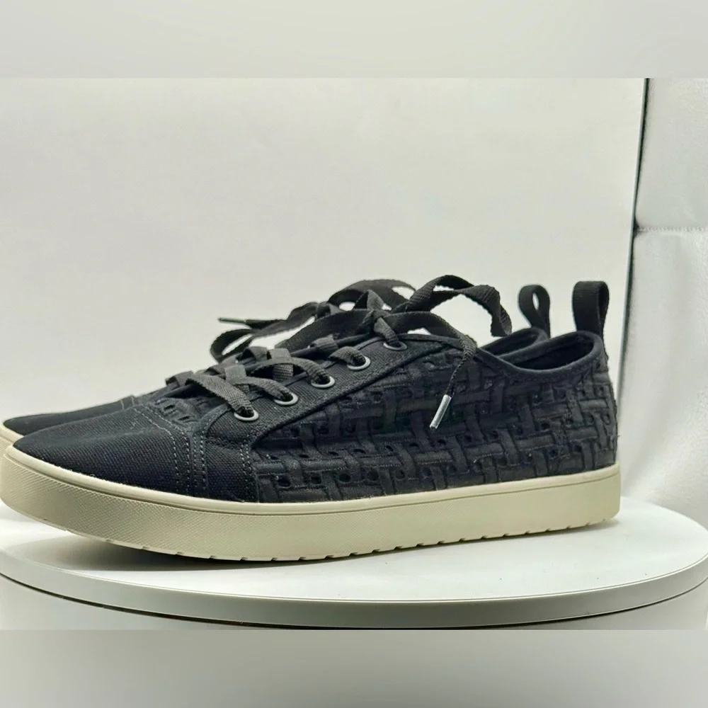 Koolaburra by UGG Women’s Black Lace-Up Sneakers Size 11‎